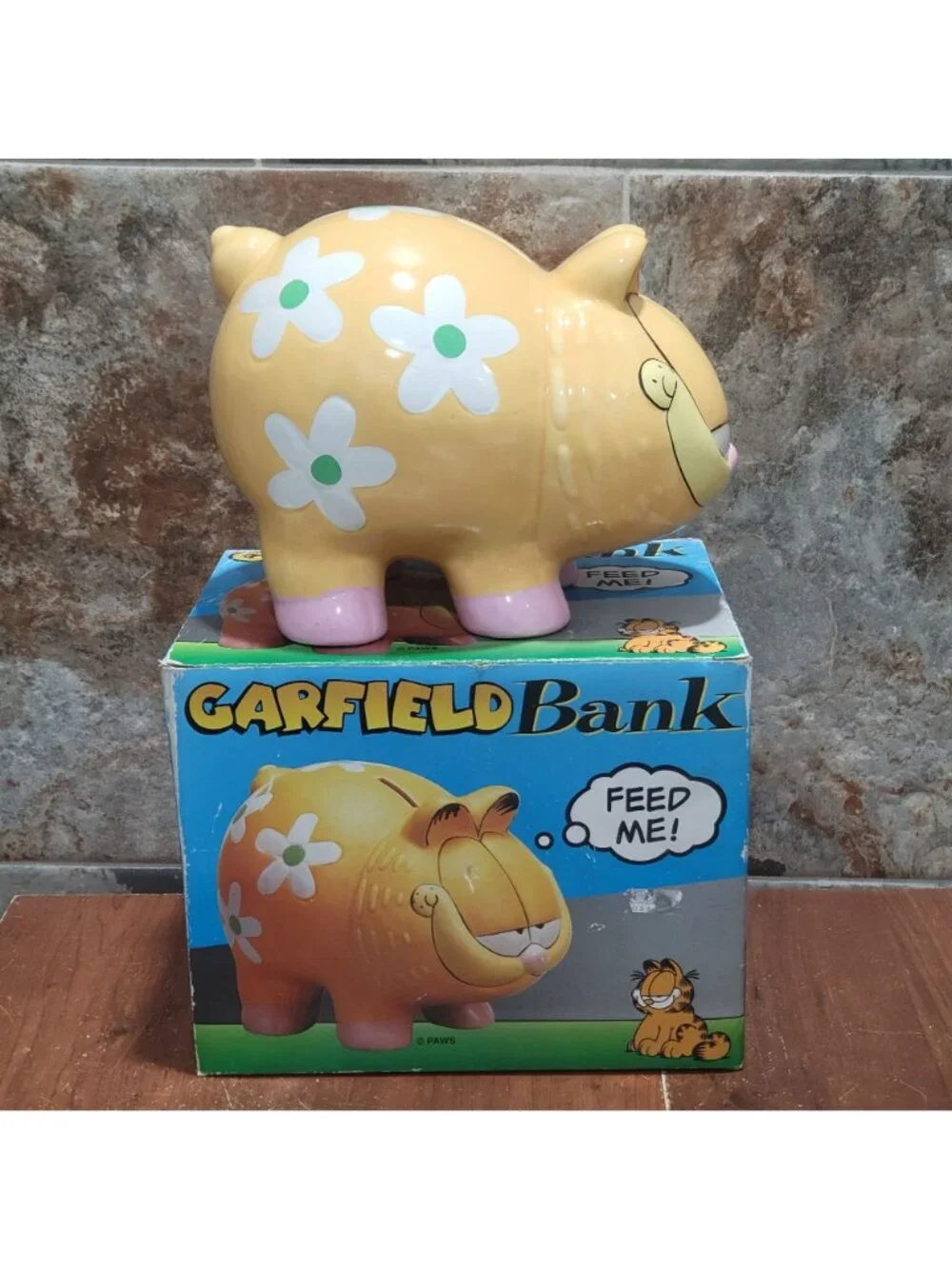 Vintage PAWS Garfield Ceramic Round Piggy Bank 1997